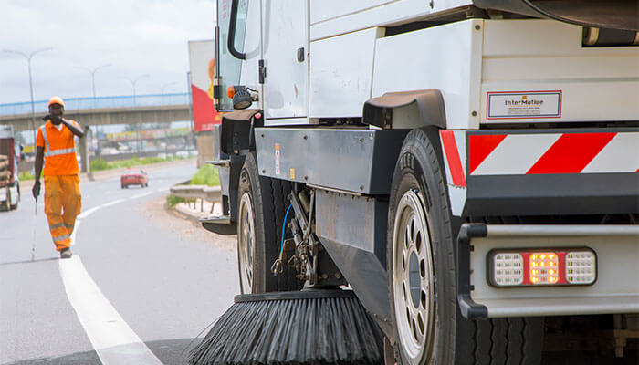 Entretien-de-l'Autoroute-de-l&rsquo;Avenir--balayage-mécanique (1)