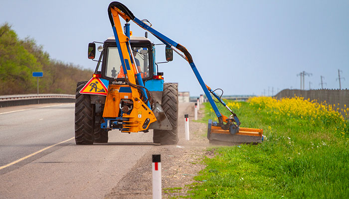 Fauchage-mécanique-ou-désherbage